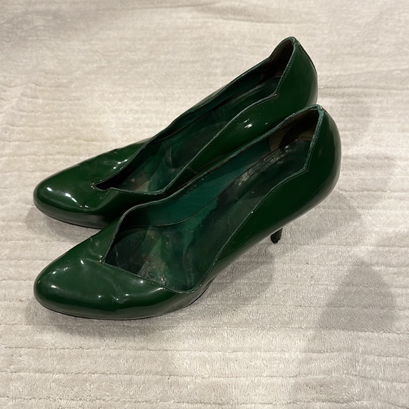 Green scalloped Valentino heels - Picture 2 of 3